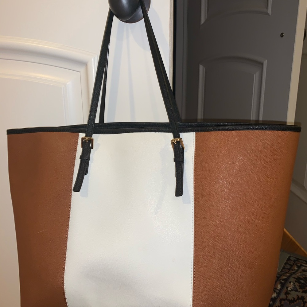 Michael Kors Tote! - Picture 4 of 4